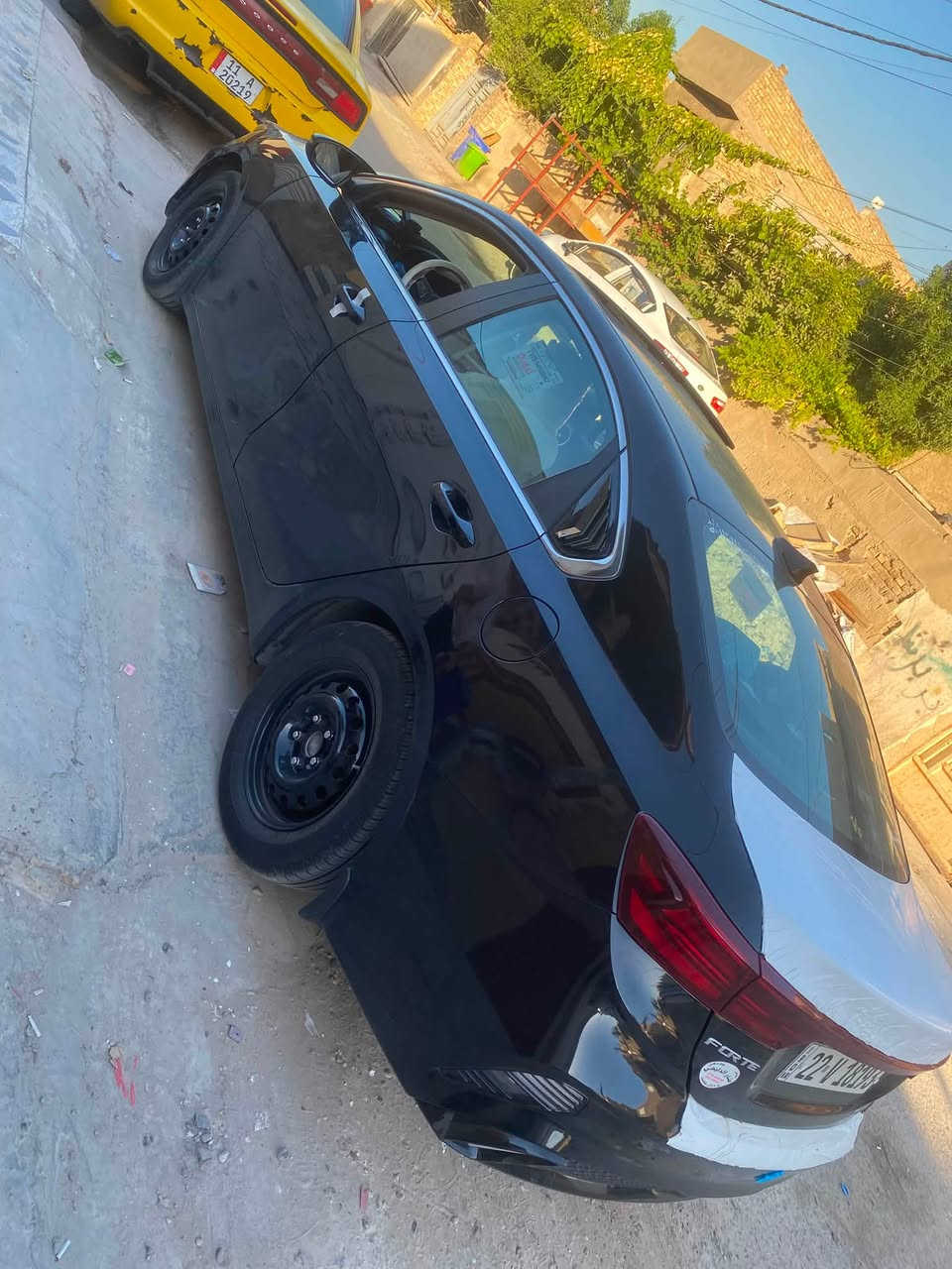 السلام عليكم شباب فورتي موديل ٢٠٢٣لون اسود محرك ٢٠٠٠دوش سياره نص فول فتحه سقف تدفئه كشانه وستيرن وشاشه أمريكي كطعتين تبريد حادث صندوق وباب خلفي كير سفتي كير محرك صدر تخم تاير كله جديد مكاني بغداد الدوره السعر ١٣٥وبيها مجال ***********رقمها أربيل جديد
