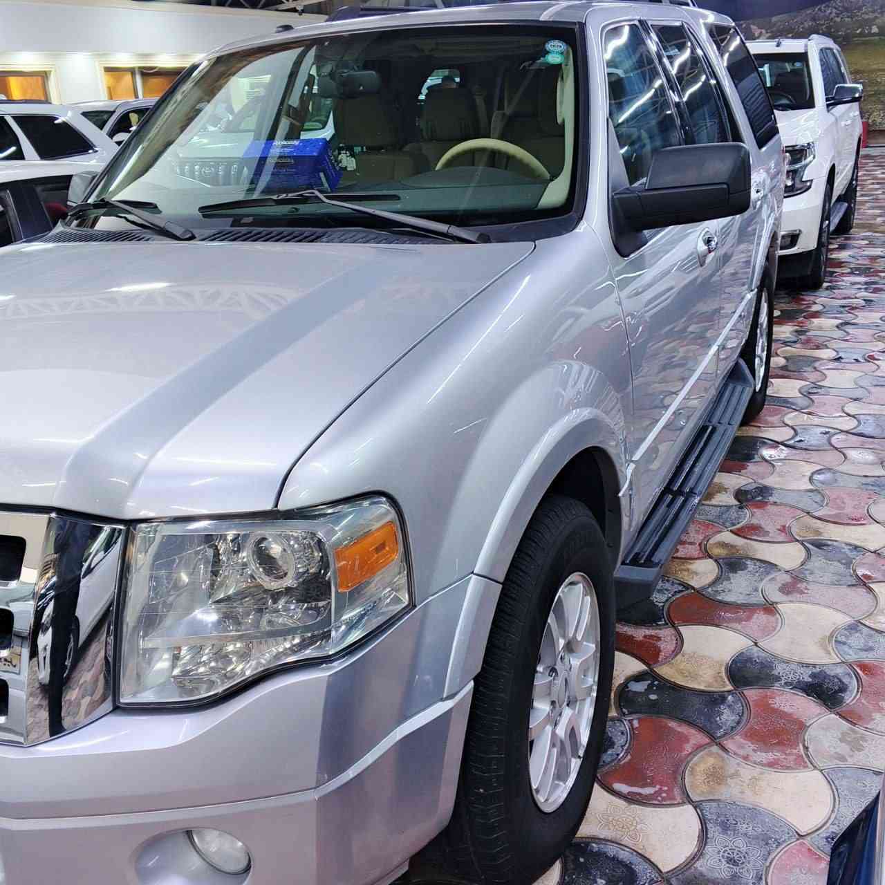 سلام عليكم
فورد اكسبديشن2011
شركه نيفيا خليجي
فول مواصفات xlt
ماشيه 120
بيه منضومه غاز 100لتر
سياره احلى من صور جديده جديده
كفاله حتى من شخط 
تخم تاير حداديه جديد
كير محرك كفاله
سنويه هزه جديده
السعر 165
العنوان النجف الاشرف مجمع الكرار
***********
