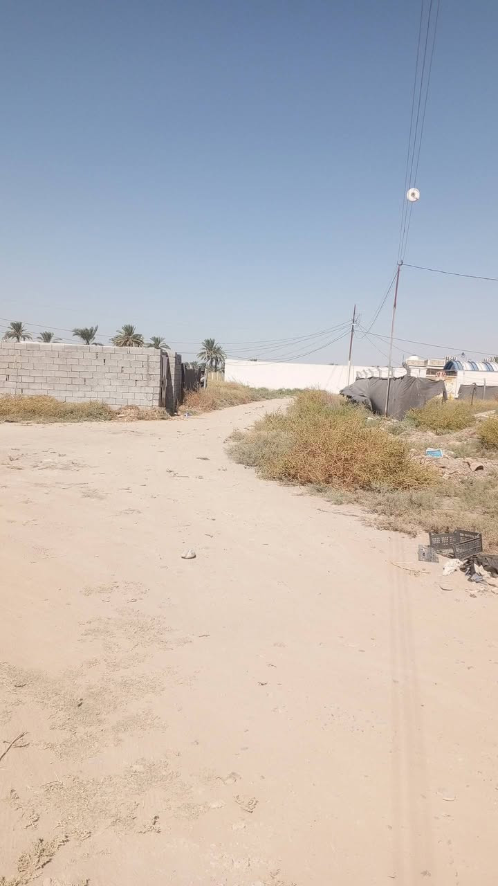 سلام عليكم شباب قطعه أرض للبيع
المساحه 140 م الواجه 8 ونزال 18 
سند زراعي 25 تحويل ثاني يوم باذن الله
موقع شارع المداخل قرب برج آسيا تبعد عن الشارع العام 150 متر القطعه محصوره ابين قطعتين ركن وهيه بل نص
الاستفسار ***********
