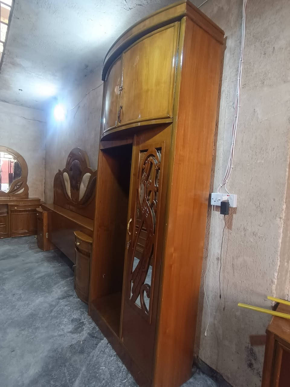 غرفه تسكام داخل خارج صاج كامله مابيه اي نقص السعر900وبيها مجال الشراي يتصل العنوان حله شارع 80الاتصال *********** يوجد واتساب
