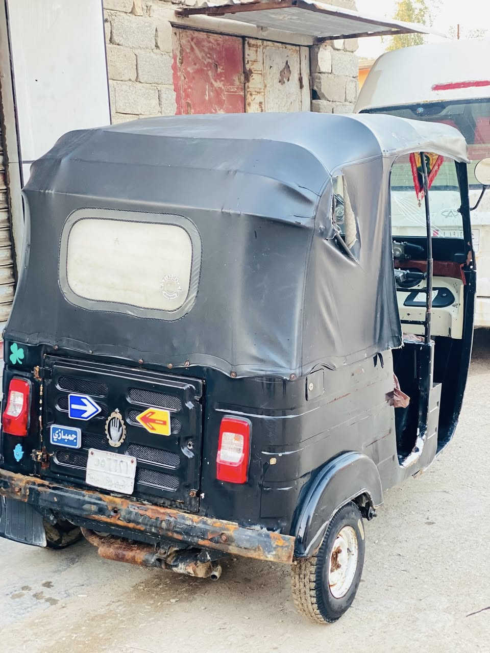 سلام عليكم
تكتك 2015 جديده رقم وسنويه جاهزه من كهربائيات دبلات وضفيره جديده عليه ادامه كامله المكينه مجفته شركه 
السعر 200/4مليون وبيه مجال  ***********
