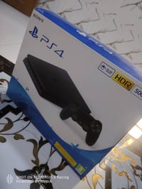 Ps4 slem للبيع سعر 300 الف بي مجال بسيط مع يدات 2 اصليات وقاعدة ps وبا...