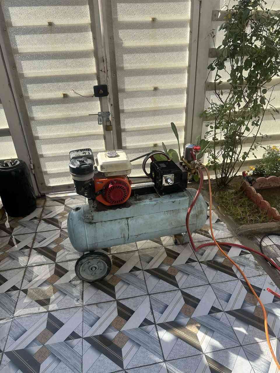 السلام عليكم اخوتي عندي مضغه غسل بانزين شغاله لبيع مشتغله 3 اشهر بعده جديده  مشدود عليه بطل هوه البطل يارده قفايص وماطور  ويشتغل ***********
