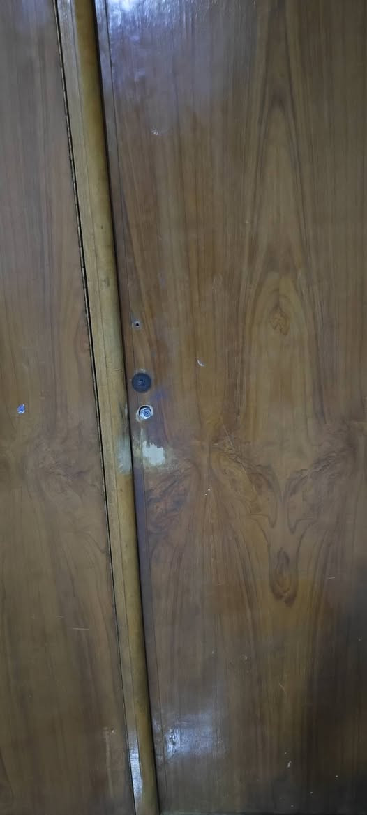 سلام عليكم كنتور للبيع+بوفيه
البوفيه نضافه 80٪.  سعر 150 الف
الكنتور نضيف فقط زلغات بسيطه,  100 الف
وتساب ***********
