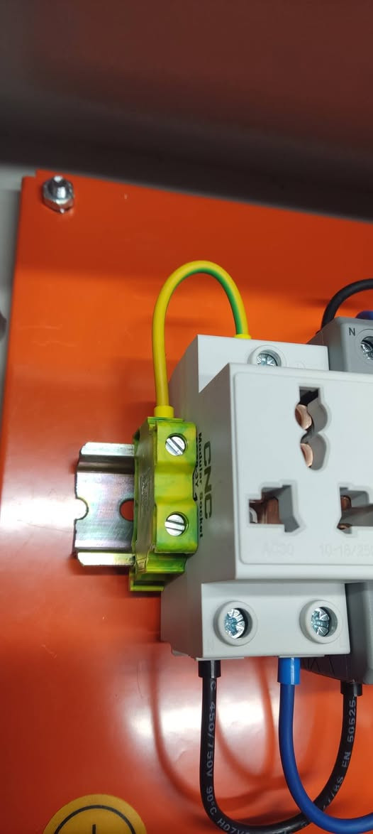 "بورد شحن حسب الطلب خاص بجميع أنواع السيارات بنظام البارد المنفصل. البورد حديد وليس البلاستك، يتحمل جميع الظروف الجوية. لأي طلب أو استفسار، اتصل على ***********
