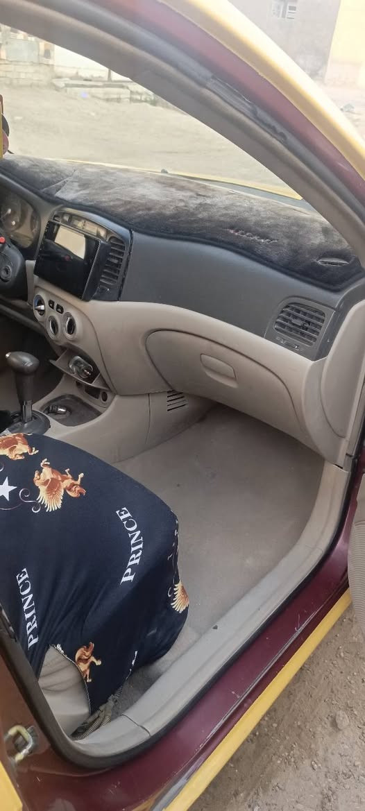 السلام عليكم اكسنت للبيع موديل 2006 رقم كروك انكليزي بسم السيارة تحويل ثاني يوم سيارة مكينه وكير بالجيس بس باب مبدل مال سائق شراي يتصل ***********
