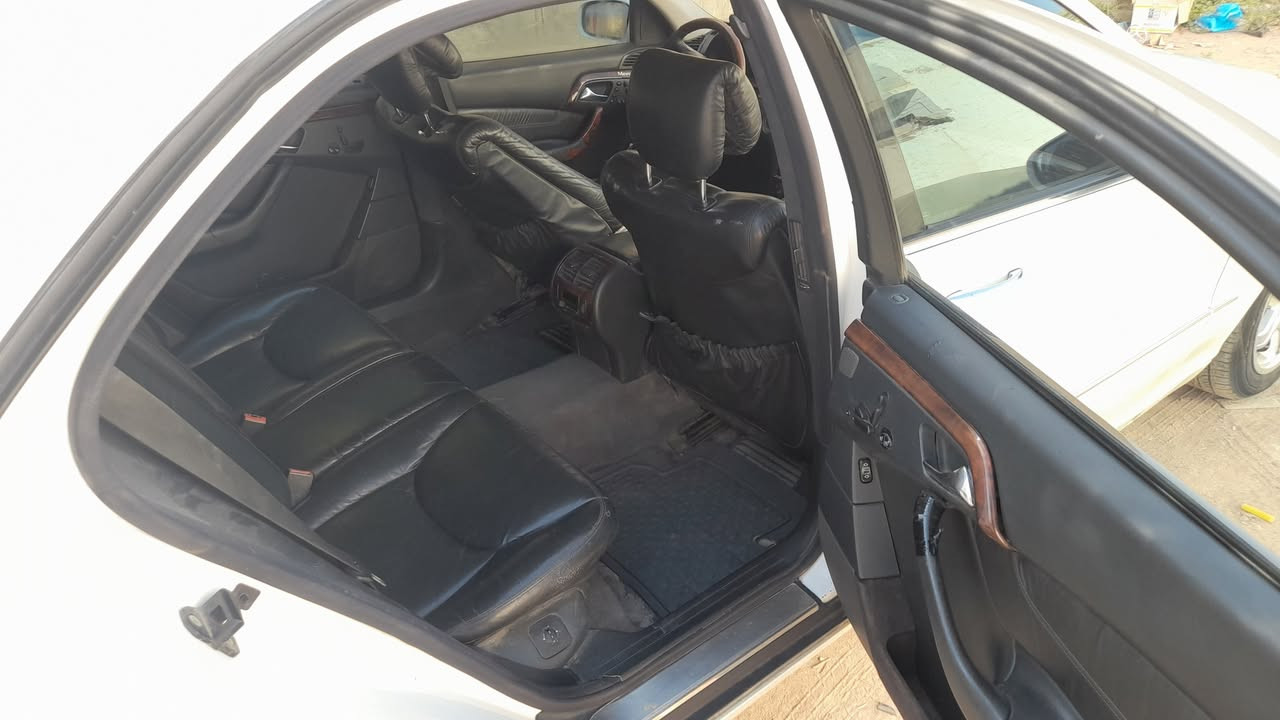 السلام عليكم مارسدس غواص s 500  ٨سلندر  امعلايه ومشتغلين بمعاملتهه وباقي بس القرص رقمهه ذي قار موديلهه 2001   بيهه صبغات مكفوله من الكصه والضربه  القويه عنوان السياره نجف  *********** السعر ٦٥
