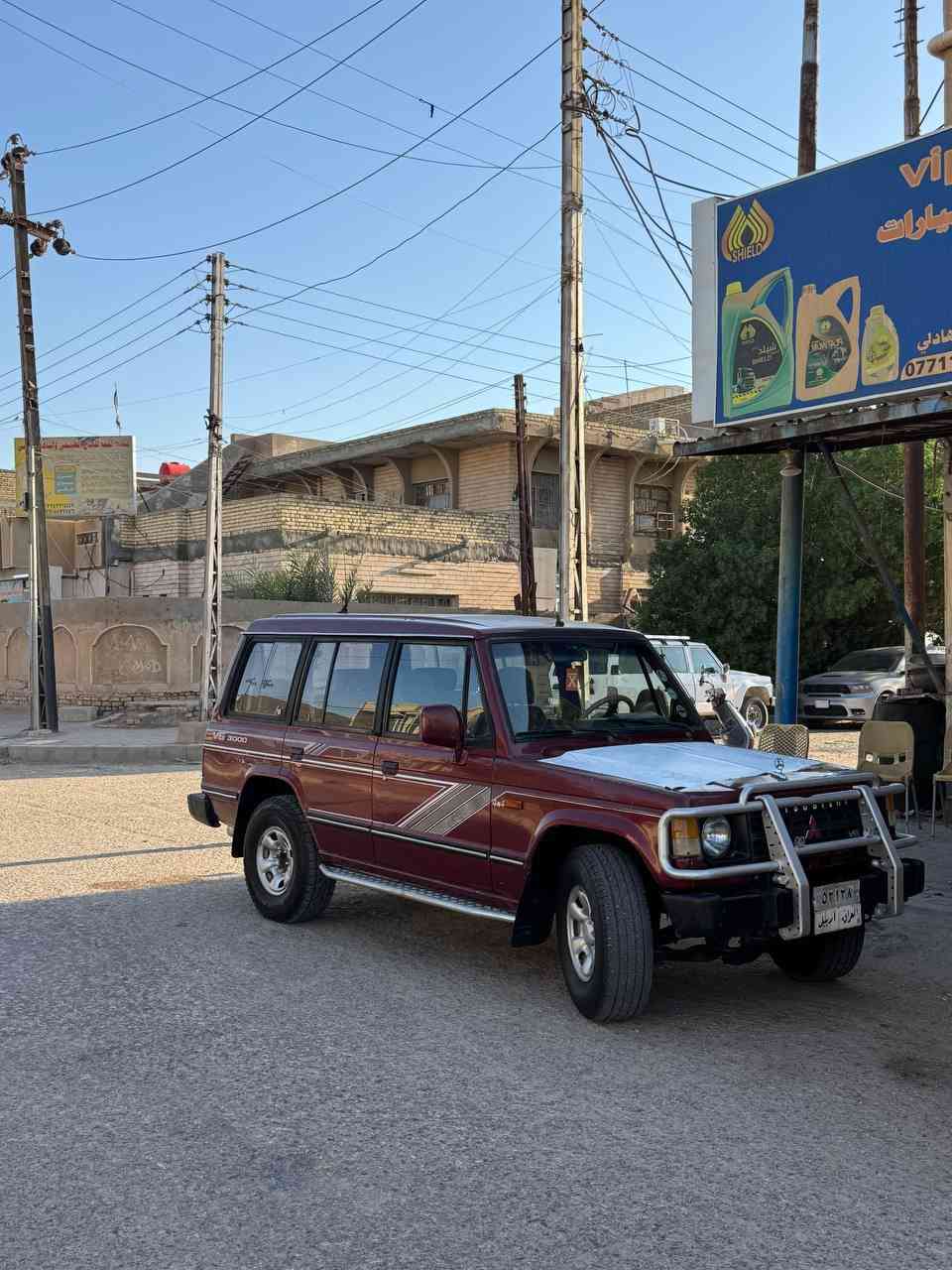 السلام عليكم للبيع فقط باجيرو موديل 1990 السيارة بدون حادث فقط جاملغ امامي بيه ضربه تكتك ومصلح فقط رقم اربيل سنويه منتهيه بدون غرامات مكينه كير ستاركس مفتوح 2700 كاز  مكينه نضيفه 7 راكب شاشه دمامات خلفيه مكانه العماره ميسان مركز المدينه سعر 60وبيها مجال رقم الهاتف  ***********
