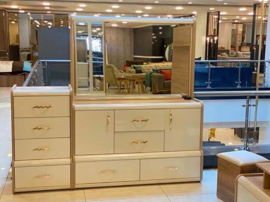 السلام وعليكم غرفة تركية للبيع سعر مليون 700 بيها مجال لطيبين تواصل عل خص ورقم ***********🤍📞
