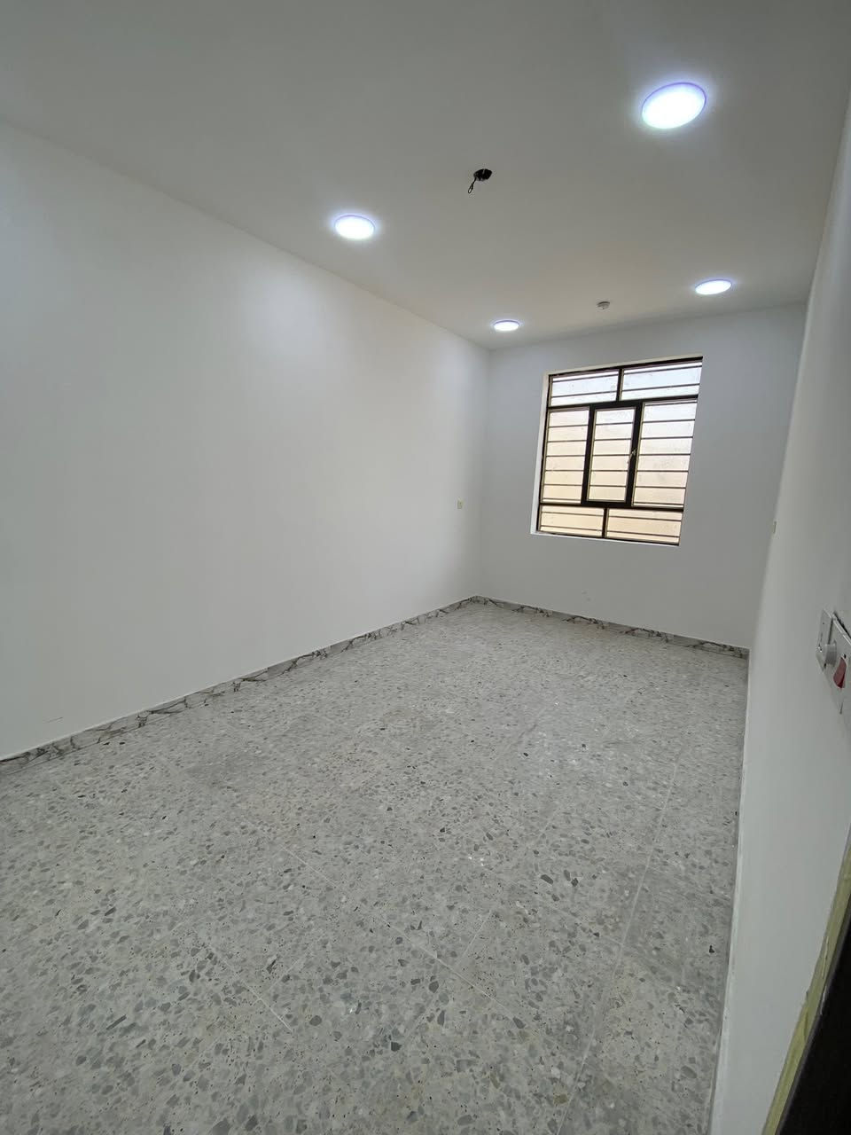 شقق جديده زيرو للإيجار
ب سعر ٥٠٠-٥٥٠ فقط (للعوائل فقط)
📍 الاعظمية-سوق الاعظمية مقابل ابو حنيفه
غرف نوم عدد (٢)
صاله 
مطبخ 
خدمات 
بالكون 
ملاحضة:البنايه تحتوي على ٤ شقق فقط
درج وليس مصعد 
للتفاصيل :***********
