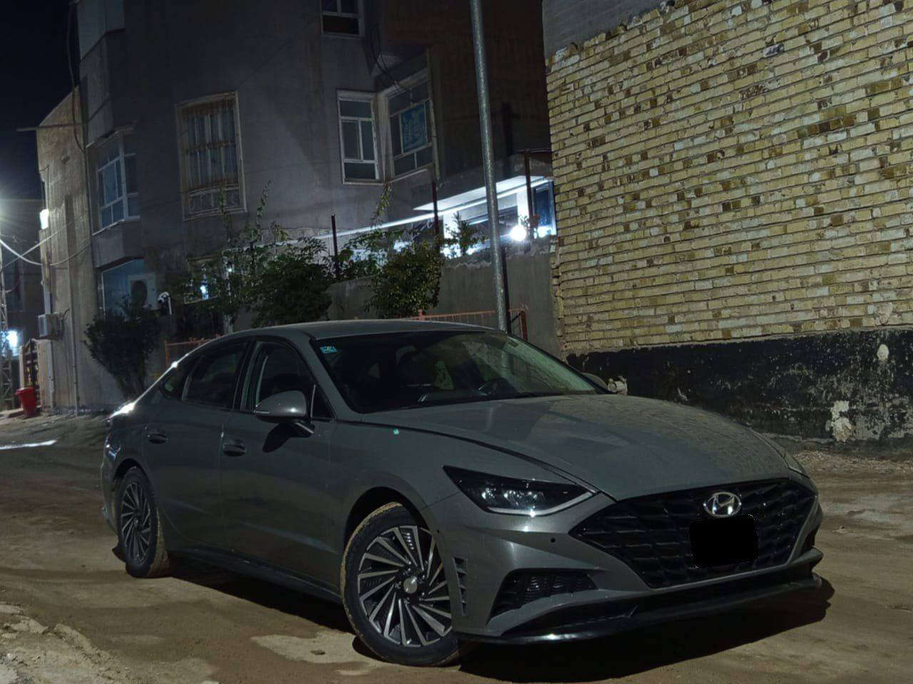 السلام عليكم
HEV سوناتا ٢٠٢٢ هايبرد محرك ٢٠٠٠ 
رقم بغداد 
اشاير بالمري 
حساسات خلفي امامي 
قيادة ذاتيه 
داخل جلد 
تبريد قطعتين 
توقف ذاتي 
وباقي المواصفات عادية 
وارد امريكي 
ضربتها موضح بالصورة فقط البنيد 
ماشيه ٨٤ الف كيلو 

  

السعر /١٥٥ وبيه مجال بسيط 
للاستفسار
***********
