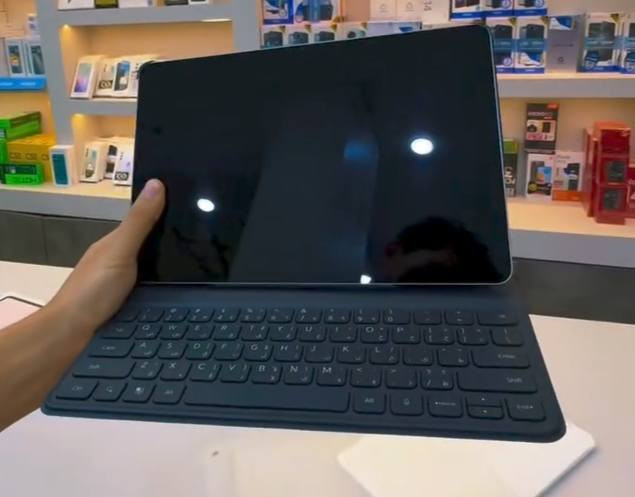 السلام عليكم ايباد للبيع
سعر 375 الف مع مجال بسيط

Honor pad 10 
ما مستخدم نهائيا بعده بالكارتونه كامل غراض كبيورد الاصلي وشاحنه

حجم شاشة  12.1 انج
 بوصة بدقة عالية 2.5k

ذاكره تخزين 256GB 
رام 8GB

معالج 7Gen3سناب دراكون

بطاريه عملاقه  10100mAh
مدعم بالذكاء الاصطناعي
35 واط بروتوكول الشحن الذكي من Honor


**إذا كنت صاحب هذا الإعلان وتريد حذفه لأي سبب، رجاءا أرسل رسالة إلى الدعم الفني**