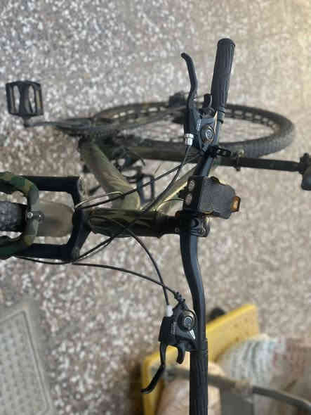 بايسكل جبلي 🚵
اللون حشدي ✅
بايسكل نظيف 
بيه عطل بس الدسك مكسور 
والكير الامامي عطلان والتاير يرقص 
التاير يتصلح ب 5 ال فقط والبقيه كلشي ما بي 
المكان بغداد الشعب للاستفسار راسل واتساب 
*********** او ماسنجر
