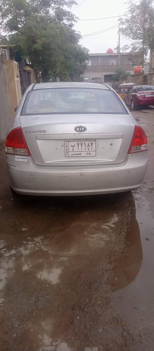 السلام عليكم كيا سيراتو موديل ٢٠٠٧ صدرها يحتاج تصليح بسيط سعرها ٧٢ المكان كفاءات السيديه  الاتصال على الرقم ***********
