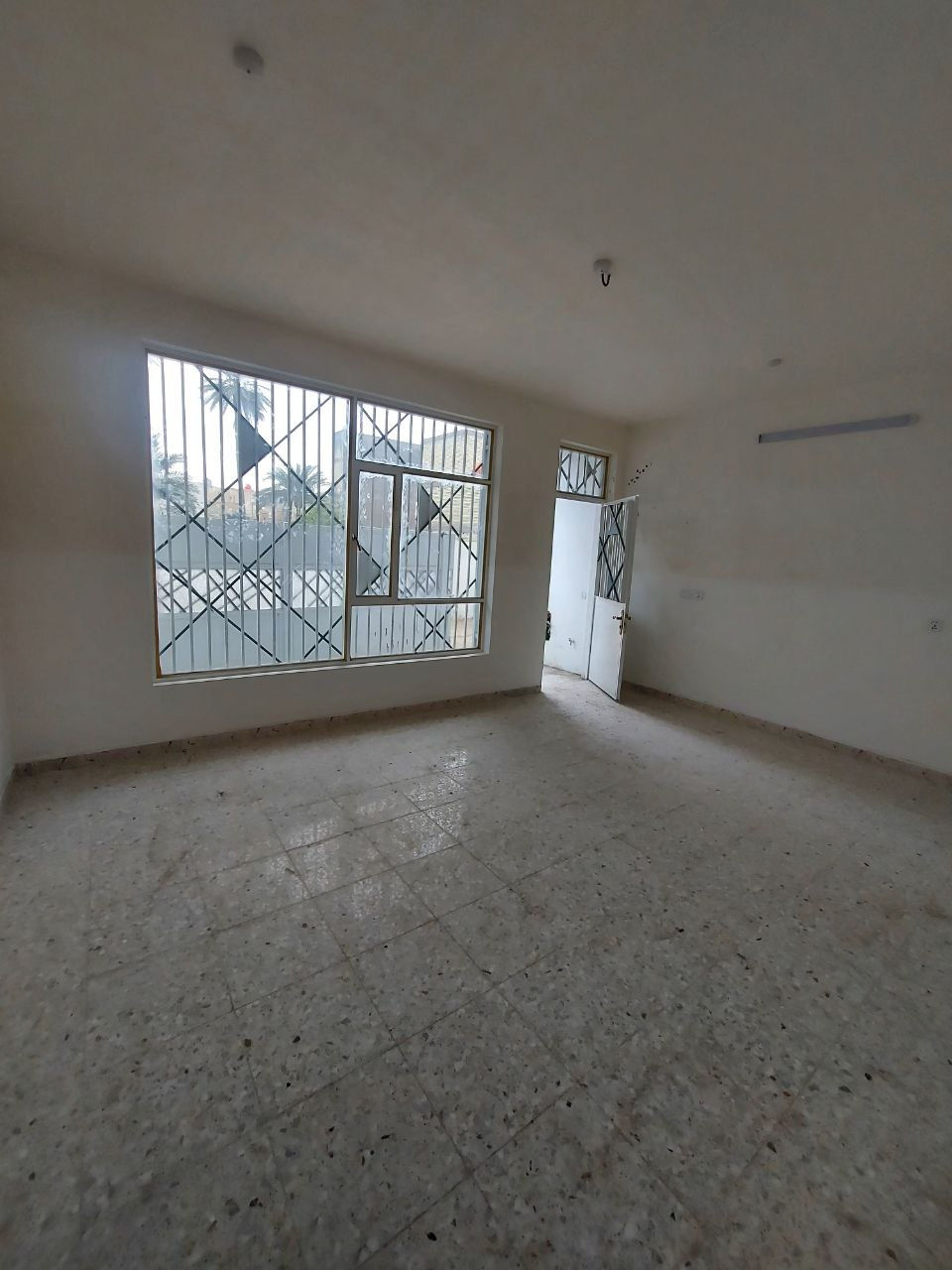 بيت للإيجار في منطقة الكريعات ــ البيت طابقين ، مساحة كل طابق 100 متر مربع ــ يحتوي البيت على 3 غرف نوم وحمامين وصالة جلوس ومطبخ وبالكونة كبيرة ــ الايجار 600,000 دينار عراقي ــ للتواصل ***********

الموقع : 

https://maps.app.goo.gl/7hCSFS6dyxiSnUFF6
