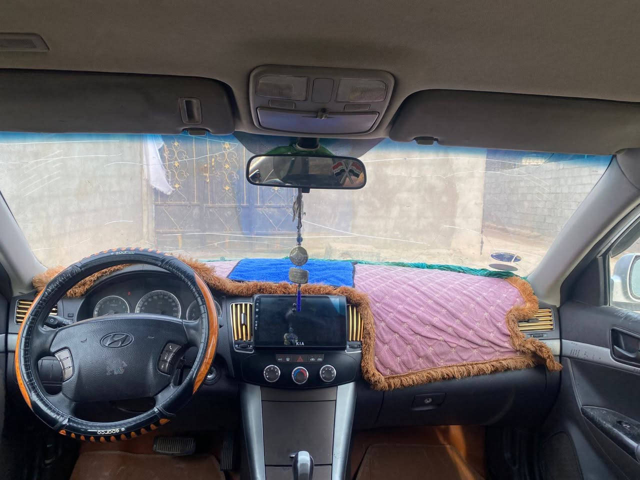 السلام عليكم سوناتا موديل 12 سياره وارد كوري كفاله عامه السياره جديده محرك 2000 دوش  رقم بغداد سياره جاهزه حداده وتايرات وتبريد ومكينه ولون سلفري السعر 95 وبيها مجال للشراي فقط*********** سنويه مجدده 28 باسمي مكان بصره
