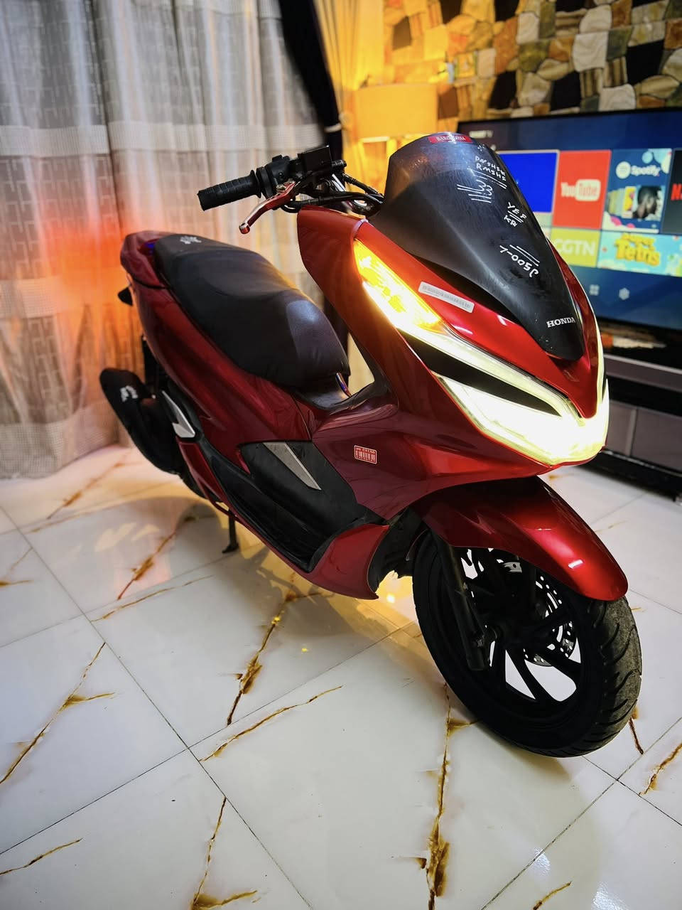 السلام عليكم PCX جيل الثالث ياباني اصلي دراجه وكاله ماشيه 20 دراجه جديده لوك برغي ممفتوح بيه شلعه معدل فول حساس ازدحام حساس ستان كله شغال بصمه دكمتين. جي اف. الأصلي دراجه مال جناي تتعب كول جديده فول مكفوله كفاله عامه السعر مليون 850 وبيه مجالً العنوان بغداد الكراخ الهاتف ***********اتصل وبيك خير ودلل
