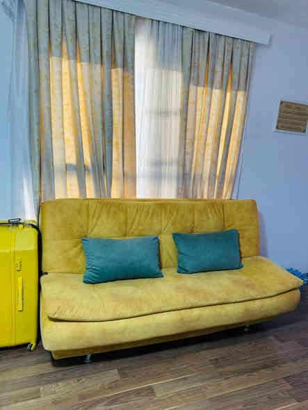 اغراض للبيع 
كلها جديدة واستخدام قليل 
كاونتر فصلته  جديد قبل 5 اشهر بعده كلش جديد
وياه سنك وطباخ وميز طباخ كله درجة اولى 
+ القنفة للبيع بيها مخزن وتصير چرباية 
***********
