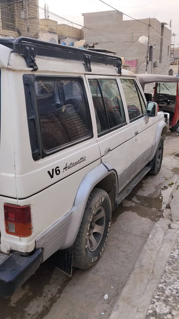 سلام عليكم كالوبر 1997 للبيع رقم نجف انكليزي السياره بسمي سنويه تصقط بل نهايه 27 كير ومكينه لبلادي خير من الله لاتبخير ولا تنقيص السعر 40 العنوان  مدينه الصدر حي طارق رقمي ***********
