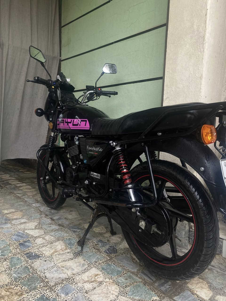 دايوان كلاسك مديل 2025 شهر ال 11 مرقم شمالي سليمانيه بسم الشركه بس تروح تحول
ماشيه ثلاثه الف كيلو فقط يعني زيرو 
مصار 3 اشهر من ماخذهه دراجه نضيفه كلش سعرها مليونين و 500 وبيهه مجال  
ملاحضه سعر الزيرو من سيزر ب مليونين و 800 يعني منزل من سعرها هواي 
رقمي ***********
مكاني بغداد البياع تقاطع درويش
