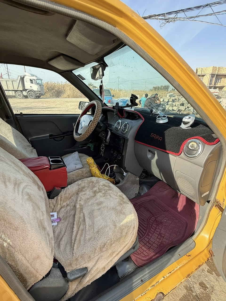 السلام عليكم سياره سايبه للبيع موديل ٢٠١٣ 
سياره كير ومكينه وشواصي مكفولات عل شرط 
كهربائيات باتري تخم تاير سياره مسويله أدامه كامله برغي مابيه نقص سياره صالي سبوع من داورته بسمي رقم إنكليزي ميسان 
سياره خير من الله اي نقص مابيه عل شرط غير بس الخيسات بيه ترتبهن فقط مكاني الديوانيه الدغاره السعر ٢٦$ وبيه مجال سياره يسمي رقم إنكليزي
***********
