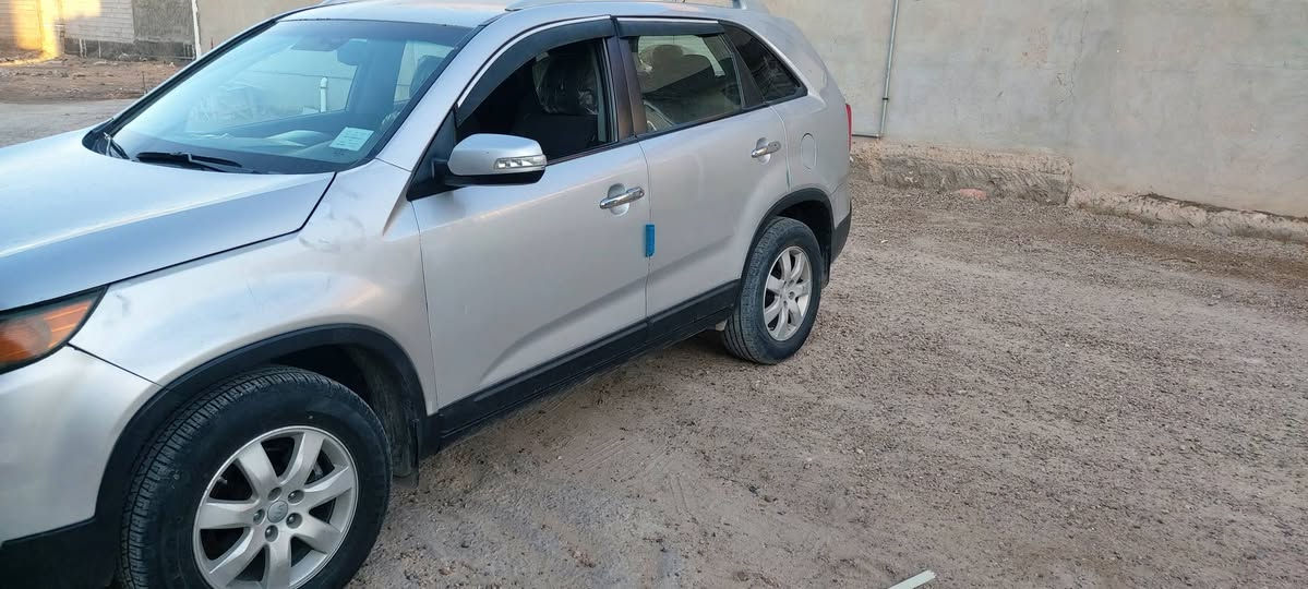 سورنتو  موديل ١٣ امريكي ٦ سلندر ٧ راكب  سياره نضيفه حيل ممتعوبه رايدها ١٥٢ وبيها مجال 
***********
