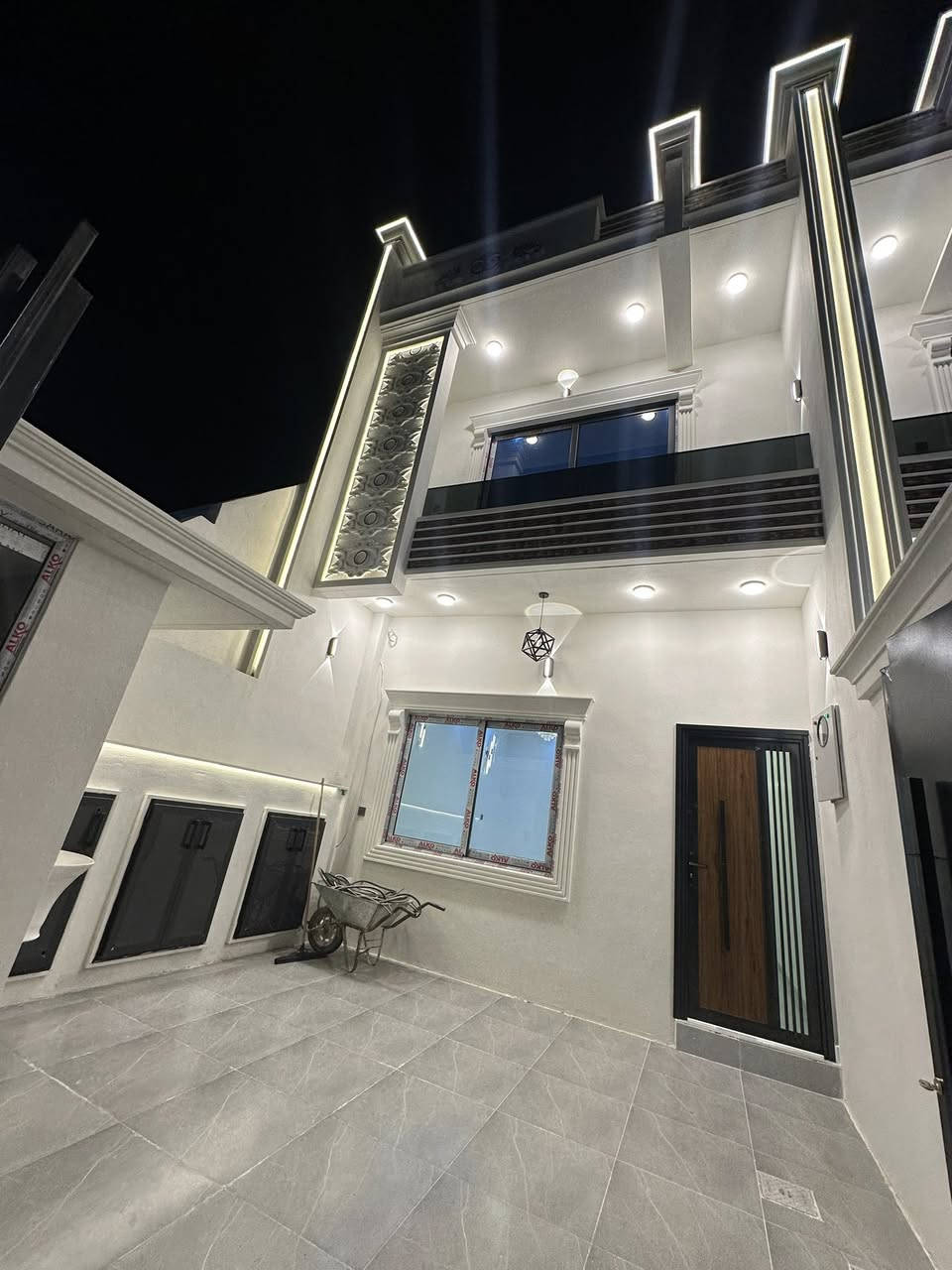 دارين للبيع مساحة الدار الواحد 100 متر طابقين 
طابو ملك صرف مقابيل حديقة في اسرى مفقودين خلف اسواق السعادة 
#علما لدينا عروضات 100 متر طابقين بكثرة في منطقة حي العسكري واسرى مفقودين وقادسية 
واسعار يبدئ من 95 مليون الى 120 مليون 
للاستفسار اكثر 
***********
