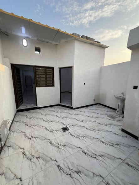 ***********
يا الله سلام عليكم توفرت بيتين السقف سندويج المساحه كل بيت 100متر العنوان الجزيره الفيروزيه يتكون البيت من غرفتين وديوانيه ومطبخ وصحيات داخليه وخارجيه 
سعر 35
