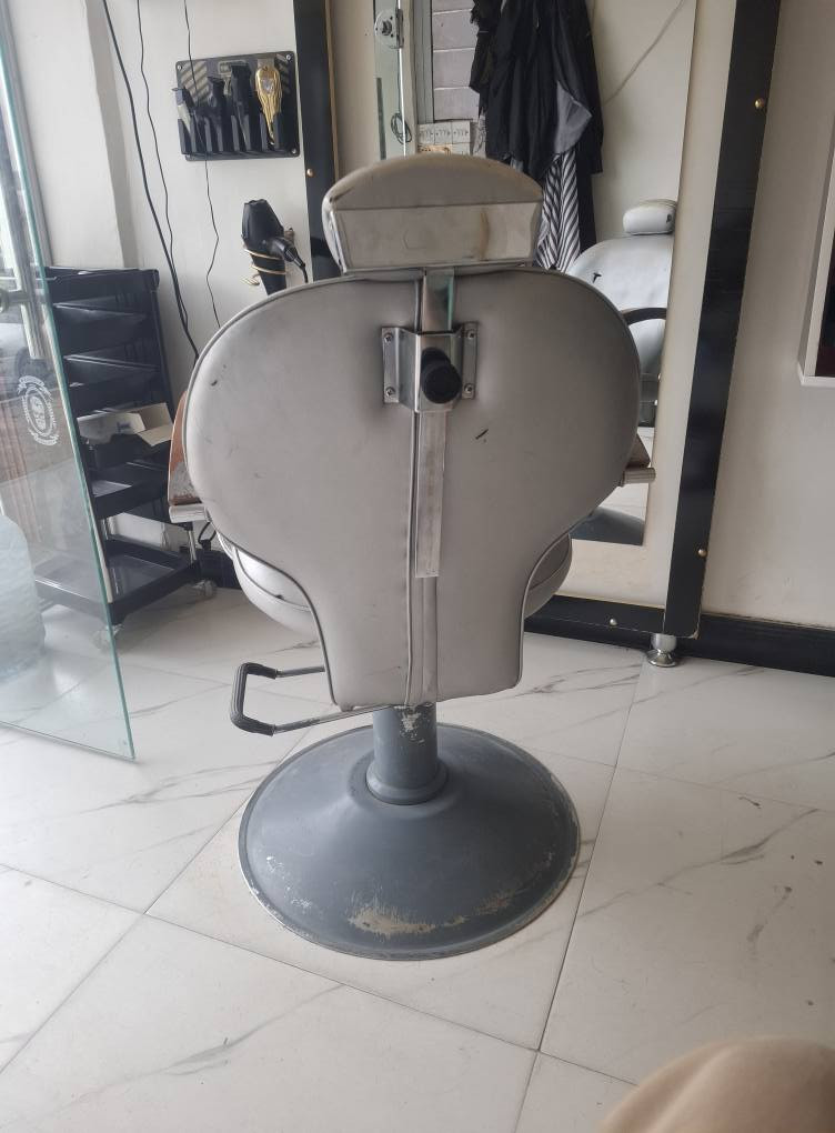 الغراض للبيع المكان الزبير سوق سوادي ***********
