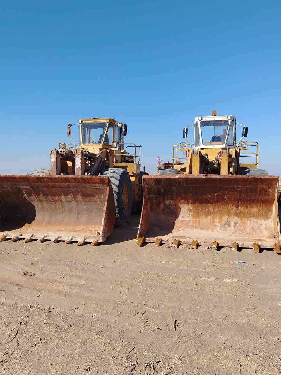 السلام عليكم شفلات للبيع حجم ٩٥ عدد ٢ مديل ٨٧ جاهزات للعمل مابيهن اي نقص الاستفسار اتصل على الهاتف***********
