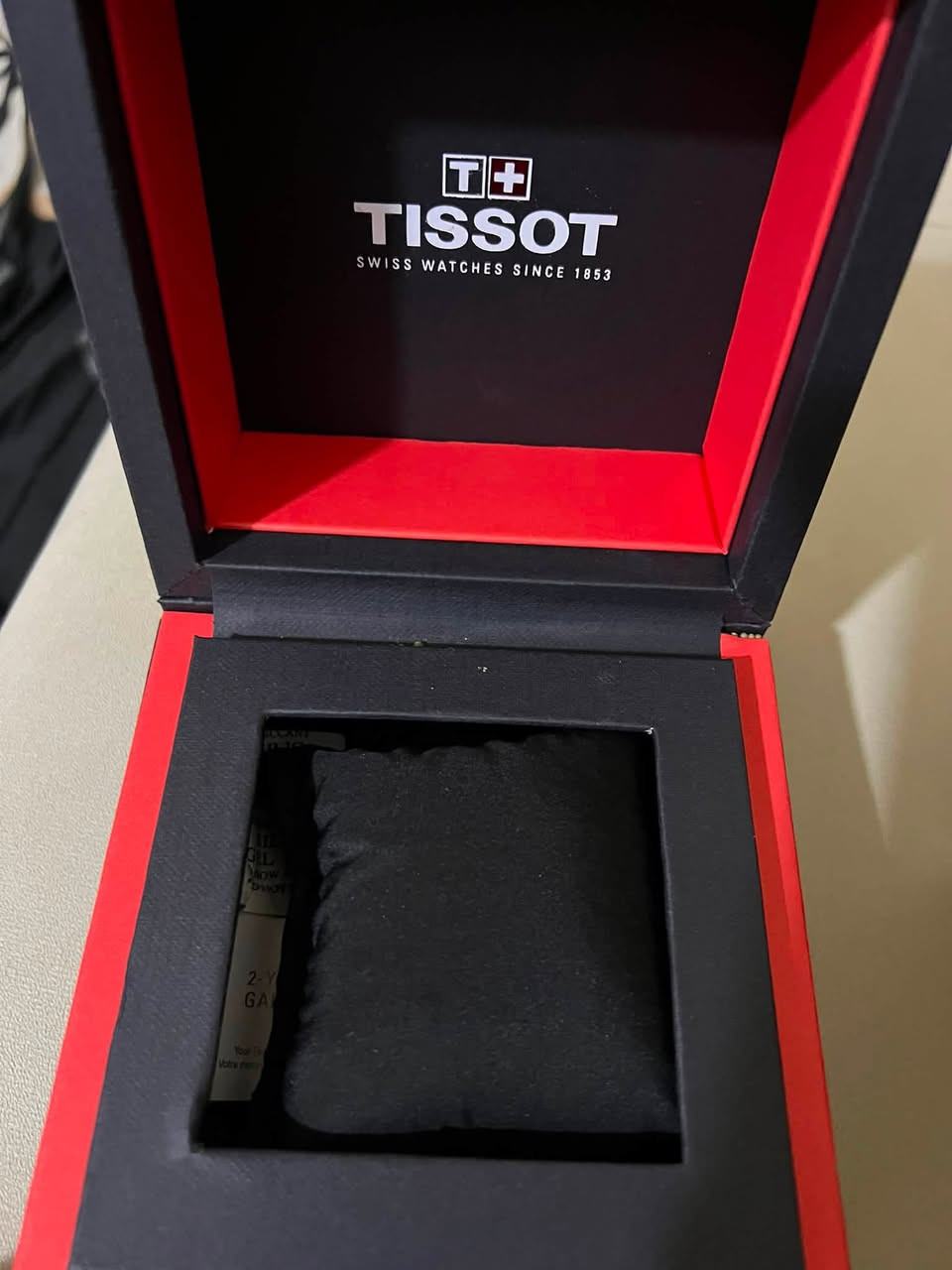 ⌚ TISSOT Chronograph 1853 🇨🇭
أناقة سويسرية… ودقة تُحكى ⏱️✨

تصميم فاخر يجمع بين اللون الفضي والذهبي مع ميناء أسود أنيق، وكرونوغراف عملي يضيف للساعة حضوراً مميزاً.
ساعة تناسب الرجل اللي يهتم بالتفاصيل ويعرف قيمة الأناقة الحقيقية 🤵🏻‍♂️

🇨🇭 Swiss Made | TISSOT 1853
✨ فخامة • دقة • أناقة

السعر 100 الف 
📩 للاستفسار عن السعر والتفاصيل واتساب ***********
مكاني بغداد
