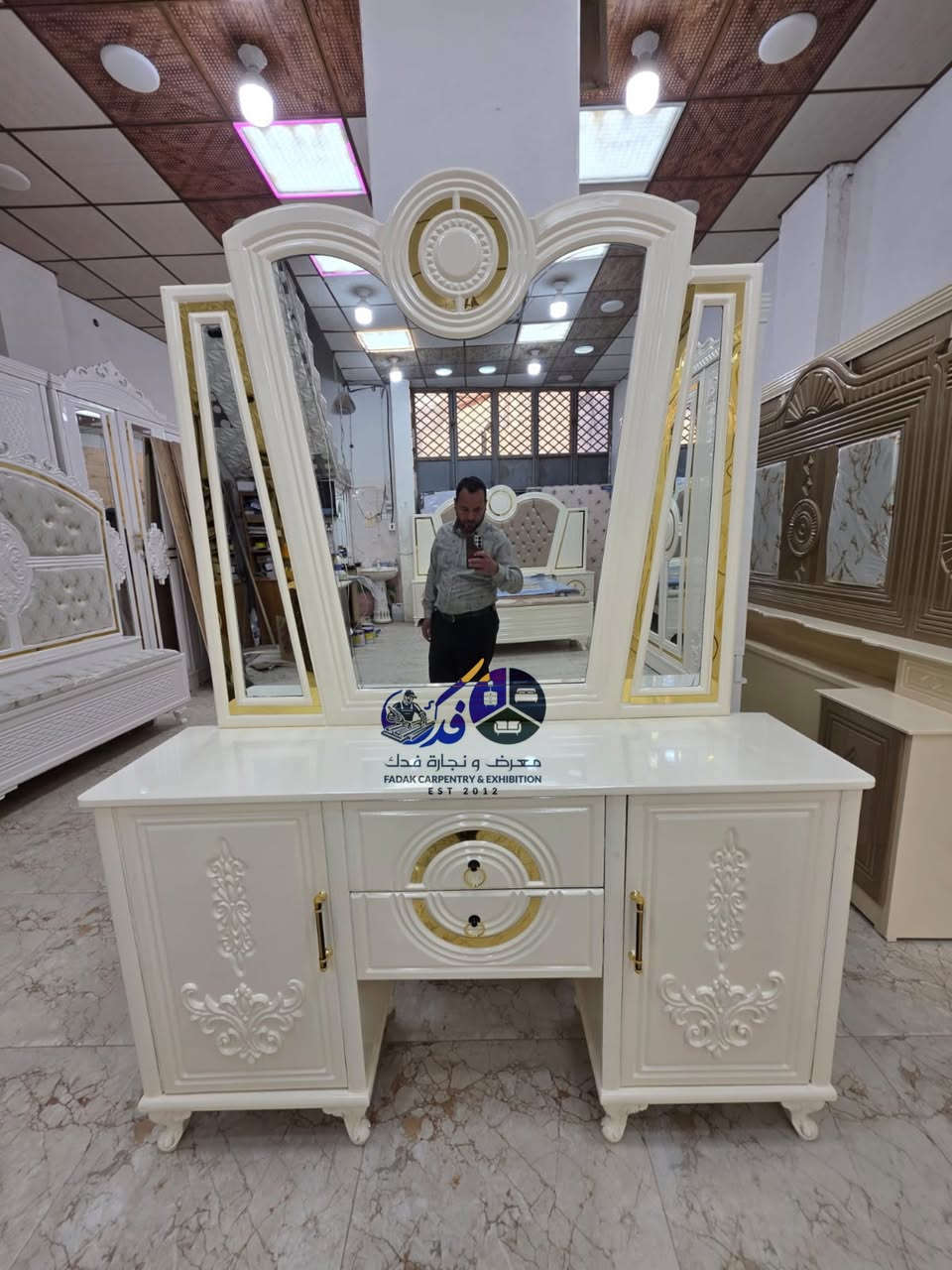 🛏️✨#_موديل_رقم(31)

التصميم البسيط اللي يخطف الذوق ويخلّي 
✅ السعر الآن: مليون و650 ألف فقط!
🧩 #يتكوّن_من10قطع_متكاملة
✅#نجارة_عراقية100% – شغل يدوي نظيف ومرتب

🛠️ #تفاصيل_الجودة:

• الداخل: صاج طبيعي سماكة 4 ملم
• الوجه: MDF سماكة 12 ملم
• القاعدة: بلوك صاج سماكة 18 ملم
• الظهر: خشب جرجوبة مشدود براغي
• الأبواب: نرمادة شريطية بالطول
• المجارير: سكك حديدية أوخشب حغر+ لف بلوك بورد
• السرير: 6أرجل 
•

📐 المقاسات:

• ارتفاع الكنتور: 250 سم
• الطول: 330 سم
• مع الملحق الجانبي: 440 سم

♡ #العنوان_الديوانية_قضاء_الحمزة_الشرقي_فلكه_الجبور_مجاور_حسينية_الزهراء(ع)
📞 للاستفسار أو الحجز: ***********
📲 راسلونا على الخاص
🚛 توصيل مجاني لجميع المحافظات
#رمضان
#غرف_نوم_عراقية_
#رمضان_كريم
#معرض_ونجارة_فدك@أبرز المعجبين
