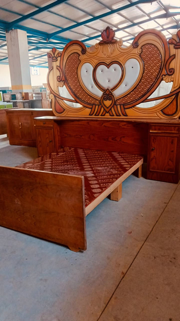 السلام عليكم ..غرفه صاج حطاطه حديث سعر 550 وبيه مجال نضافه 100% مراوس بيع شراي يتصل..***********
