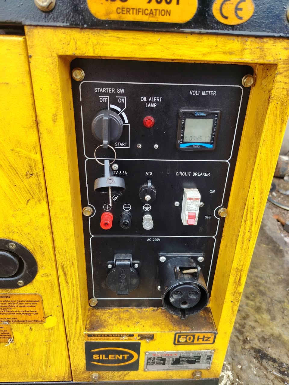 مولد كاتم لبيع 35 امبير شغال سلف مشتغل قليل نضافه 90بل ميه ***********
