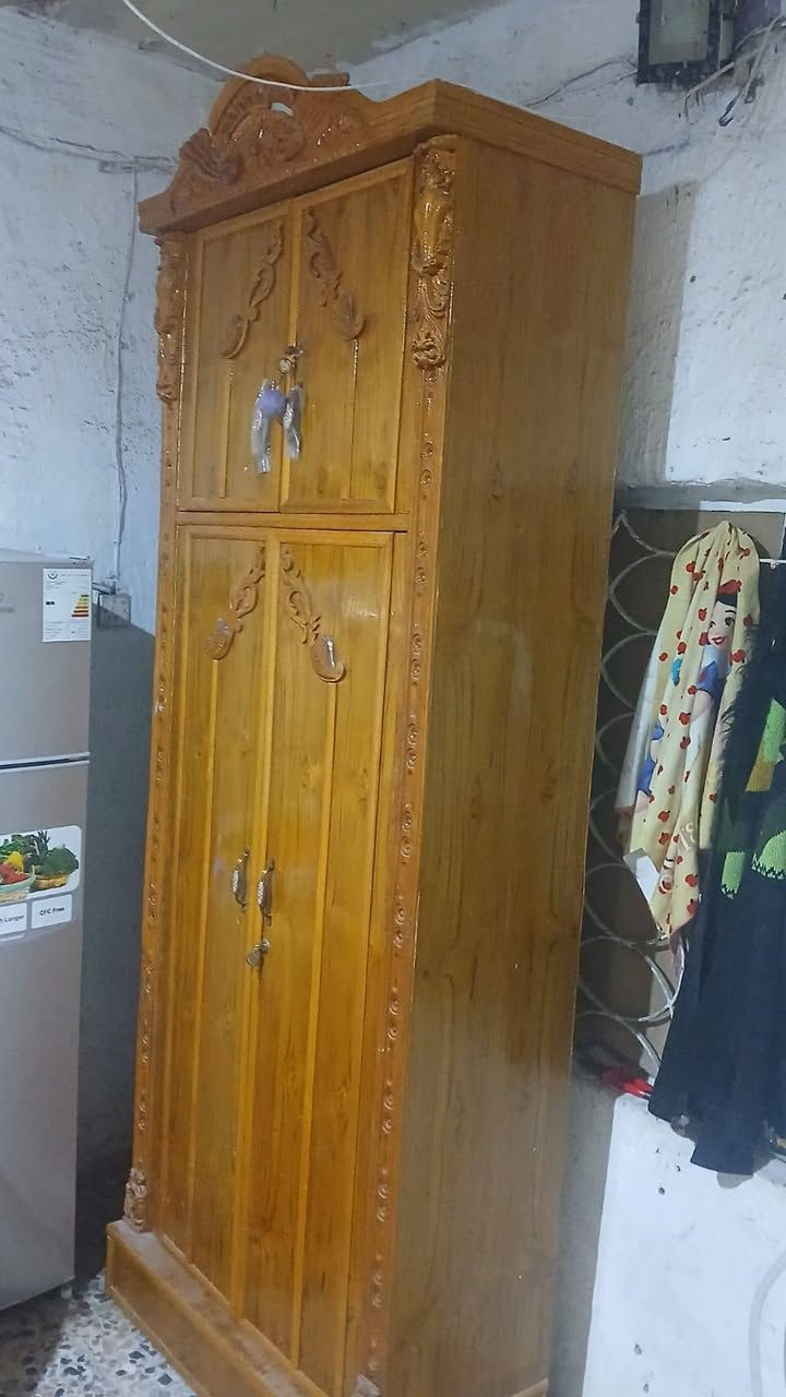 سلام عليكم زاويه للبيع على شكل كنتور ابو الثنين زان تخبل سعرهه 150 قفل حلوه جديده  بكاني مدينه الصدر ***********
