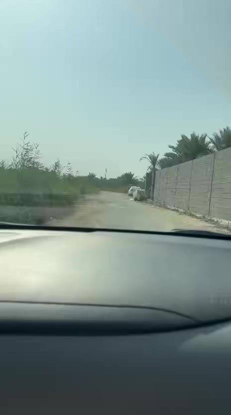 قطعه 100 متر بكربلاء مجمع المنكوشي المحمديه
متوفر ماء كهرباء  مجاري تبليط  مخدومه بالكامل واجهه ٧.١٥  نزال ١٤ متر عرض الشارع ٧ متر 
***********
***********
