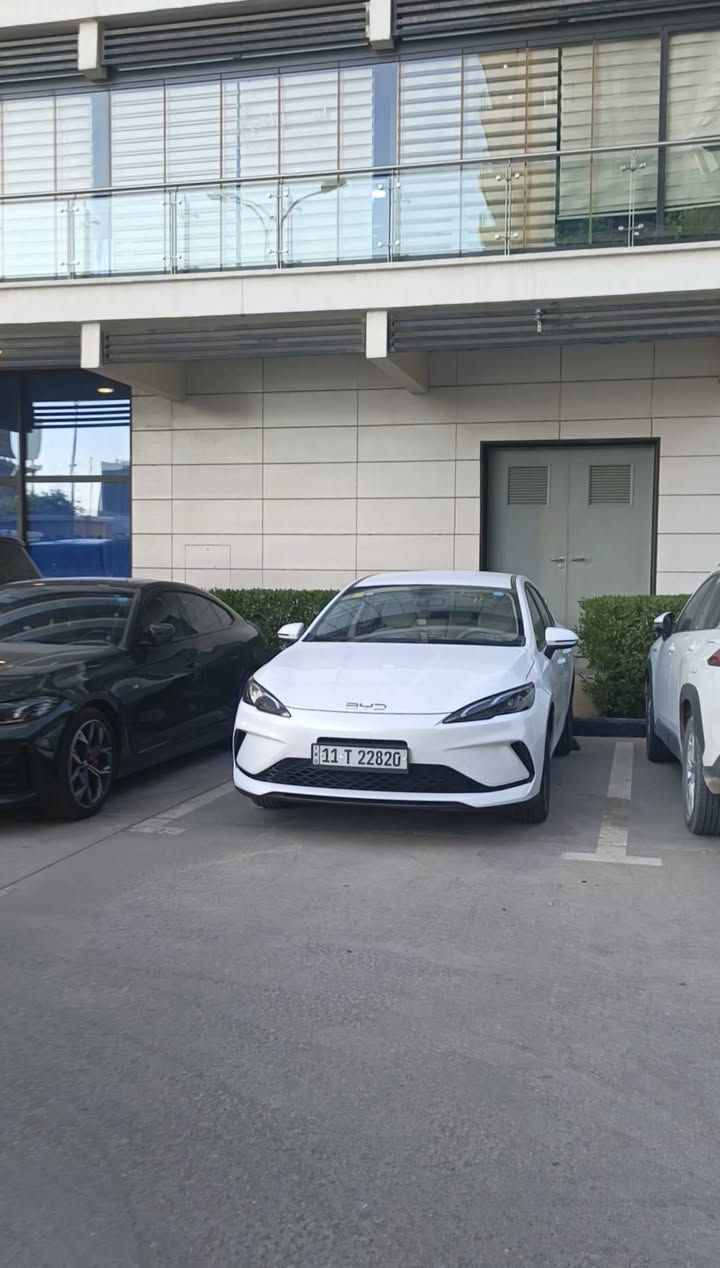 سلام عليكم أخوتي عندي سيل فايف للبيع سياره ماشيه 9000 وقابله للزياده سيارهه بيهه طعجه بل صندوك ترجع حته بجاكوج مو قويه سعرهه 19300 وبيهه مجال للطيبين رقم الهاتف ***********
