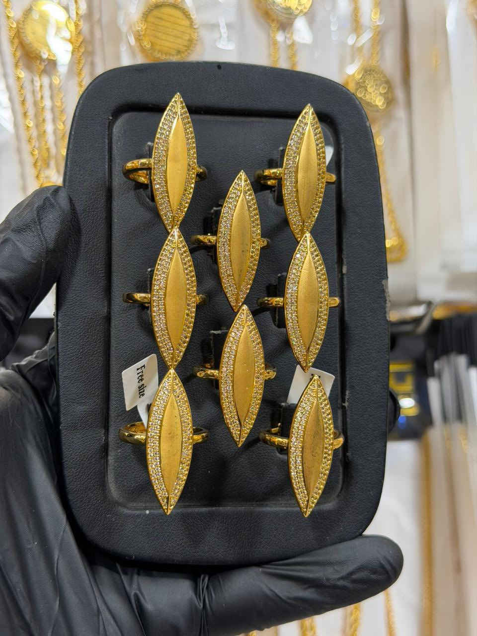 ٣٠ موديل بين محبس وحلقة جديد 
رولاكس واشكال مختلفة ومنوعة 
برازيلي اصلي امانة الله طلاء ثابت والتجربة خير برهان 
القطعه ٥ الف 
قياسات منوعة


**إذا كنت صاحب هذا الإعلان وتريد حذفه لأي سبب، رجاءا أرسل رسالة إلى الدعم الفني**