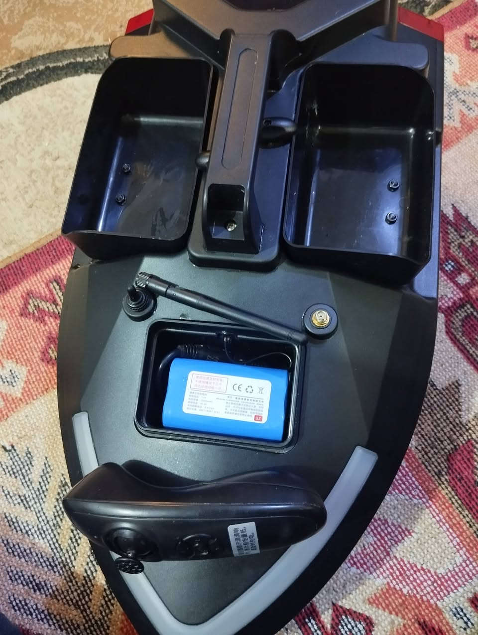 بلم تعليف جديد غير مستعمل بطارية ١٢٠٠٠ نازل مرة وحدة للمي للفحص بي نقص الليطة مال باب الخلفي اي بلاستيكة تنكص تتسواله عل اول تم ١١٠
***********
