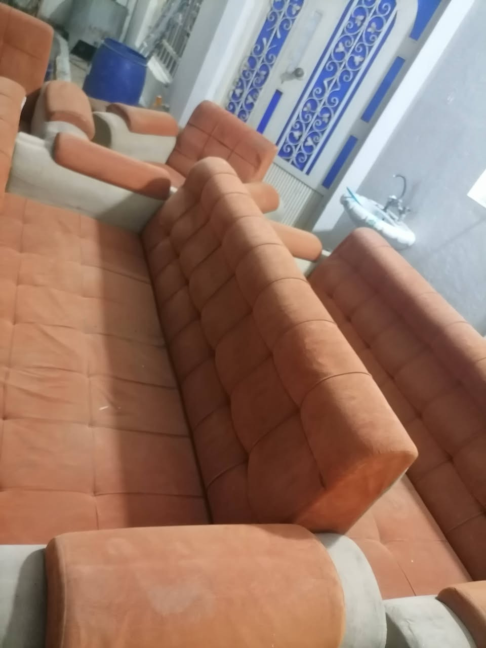 تخم تركي نضيف كلش للبيع سعره ٢٥٠ وبي مجال اتصال هاتفي ***********
