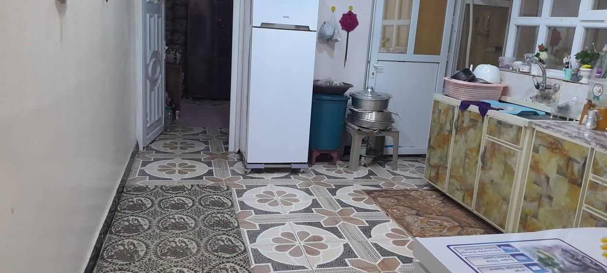 دار للبيع 100 متر .
الموقع حي الوحدة 
***********
