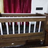 كاروك للبيع اصلي خشب اخذته بـ180 رجل مكسوره كسر بسيط.. بـ125 اريده  رق...