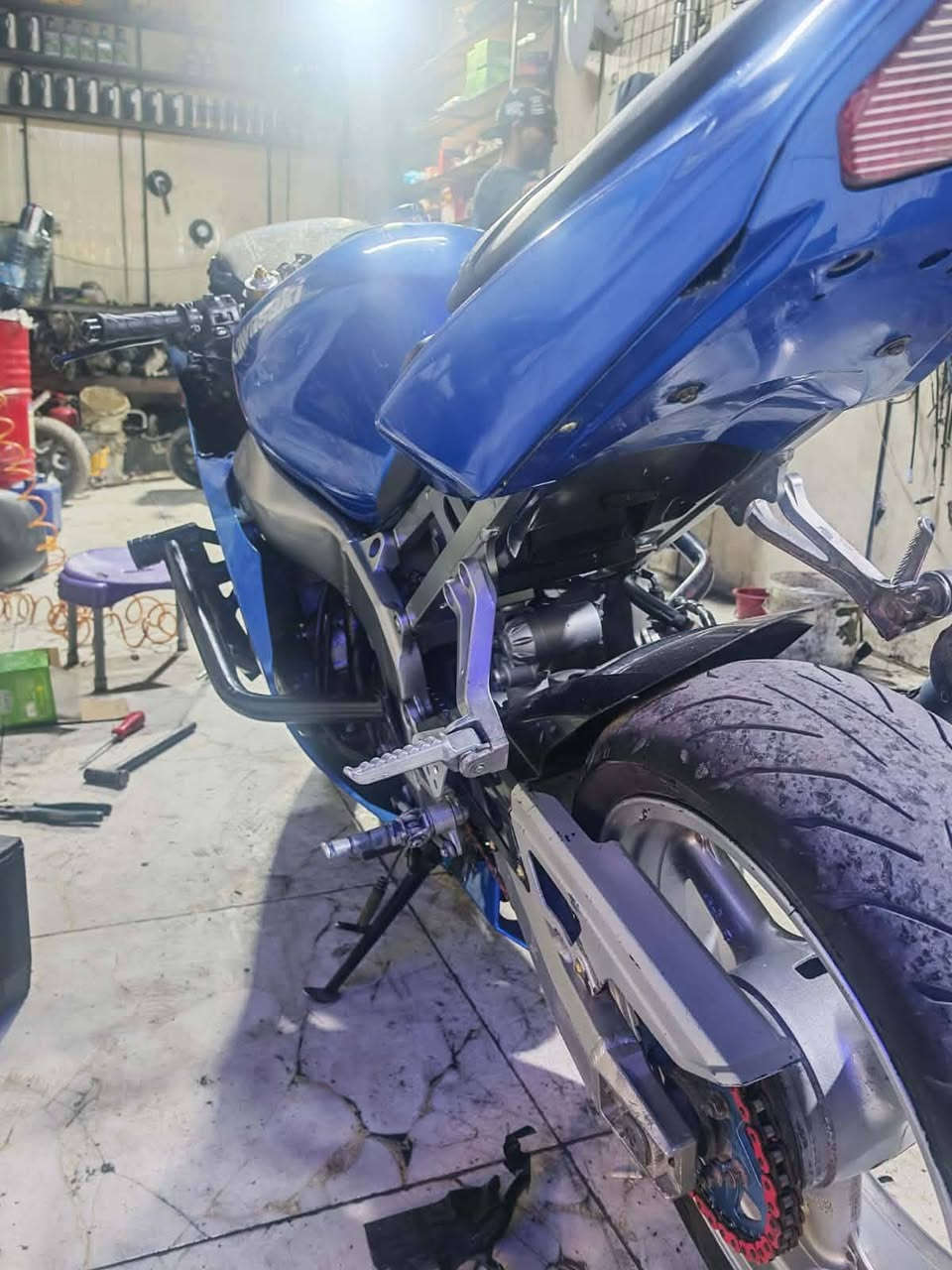 السلام عليكم كاوسكي 2004دراجه خير من الله حلو بيهه تلحيضات بسيطه مكينته ما ملعوب بيهه سعر٢٥ وبيهه مجال مكاني غزاليه وهذ رقمي تفاصيل أكثر ***********
