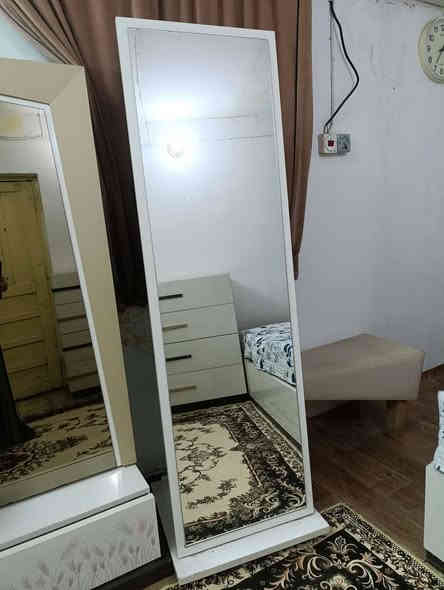 السلام عليكم ،،، غرفه نوم تركية من النوع الثقيل الكنتور سلايت للبيع سرير بي مخزن قلاب 7 قطع  سعرها مع الدوشك 900 بدون دوشك 800 العنوان بغداد النهضة قرب شارع الهادي للتواصل مع الرقم واتساب بي ***********
