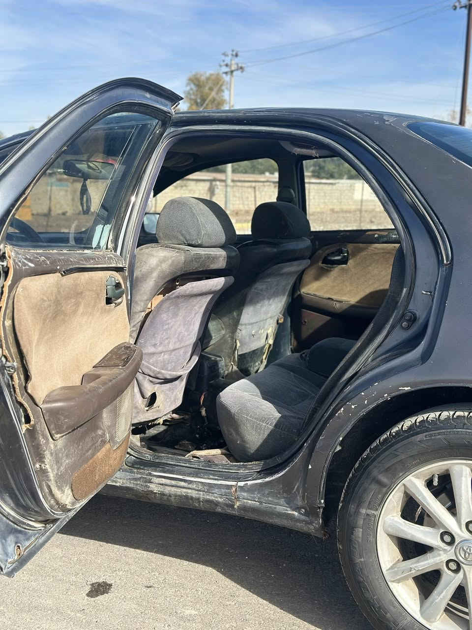 تۆیۆتا كراون كریستا مۆدێل 1998
بۆ فرۆشتن چوار تایه‌ و ویلی شاهینه‌ی لۆكی له‌ژێرایه‌ ته‌قه‌ و ڕه‌قه‌ی نیه‌ به‌شه‌رت گێڕ و مه‌كینه‌ به‌ته‌ هه‌ڵمی ده‌میشی نیه‌ گێچه‌كانی ئیشه‌كا به‌نزین زۆر زۆر كه‌م ئه‌خوا ماڵی فه‌قیره‌ 
سعری : 16 گڵا و كه‌مێ مه‌جال
ناونیشان : كفری 
ژم : ***********
