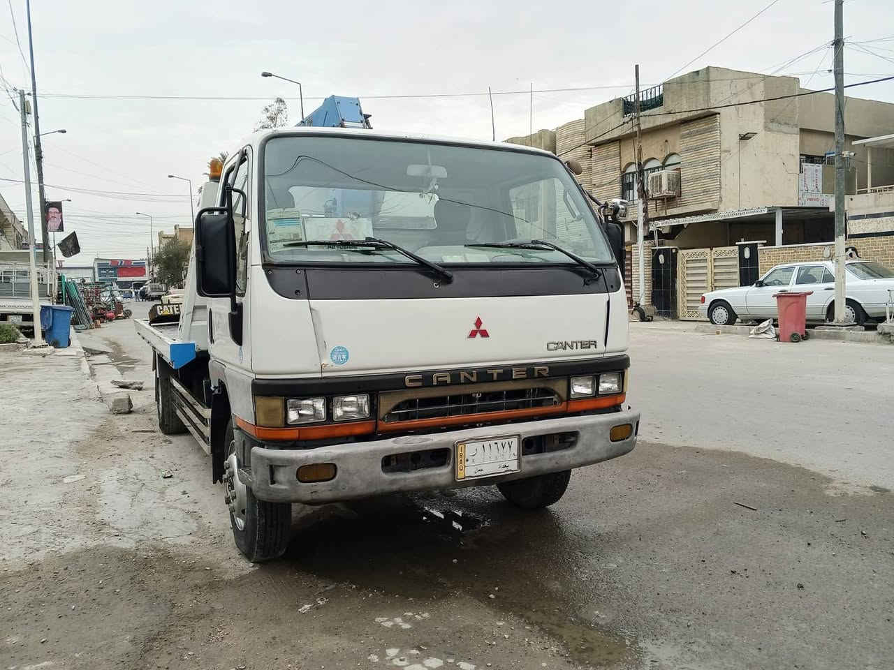 السلام عليكم 
كنتر بزون يسرة بلادي 
ثلاث جكات وثلاث سلايت 
سيارة كاملة كل نقص ماكو 
***********
