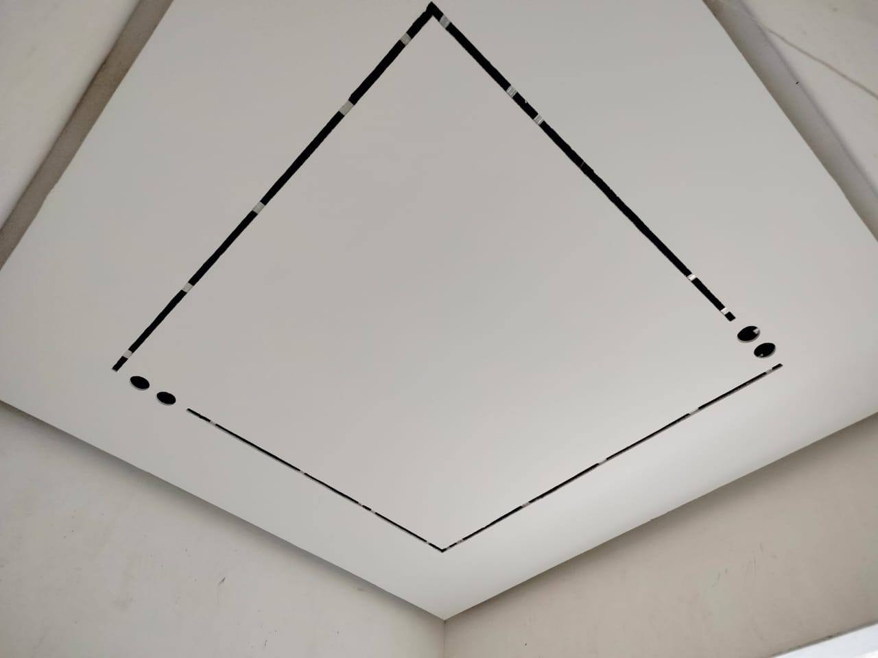 مستعدون لمواد وعمل الجبس بورد وسقوف الثانوية وواجهات فوم فلين وسحبات الملكيه وتغليف  الجدران بديل الرخام أو بديل الخشب وصبغ الدور داخل المنزل وخارج المنزل المواد فول مع الضمان ولعمل هندسي مع الضمان 5سنوات يوجد على شكل اقساط احمد العباسي للديكورات عامه التواصل ***********
