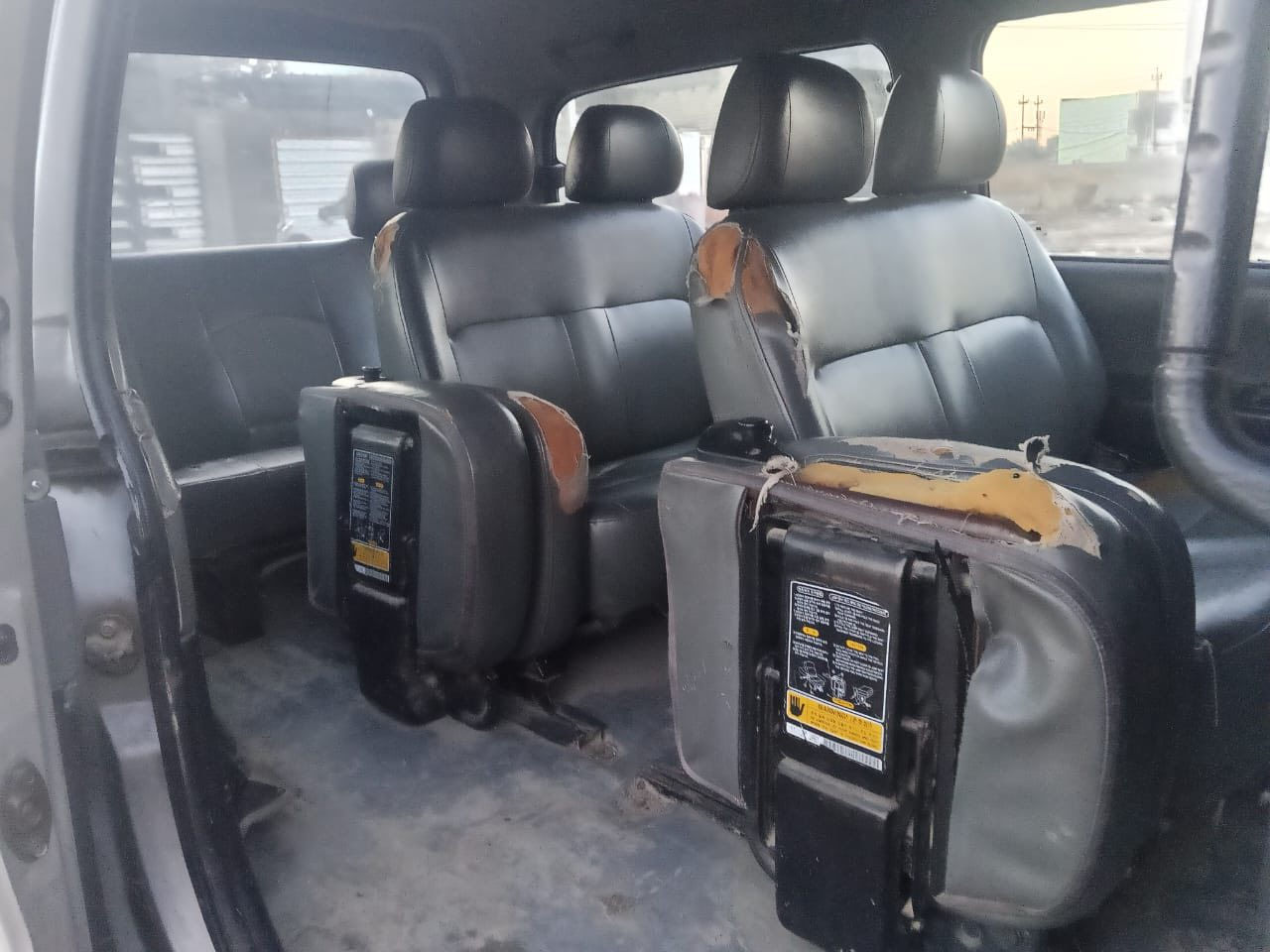 من رخصه الادمن ستاركس 2007 سياره مصفره هيئه ومرور رقم نكليري بغداد بسمي كهربائيات من الدعاميه للدعاميه كلها شغاله مكانها ابو غريب معروضه ب70 وبيها مجال بسيط باقي تفاصيل اتصل وميكون خاطرك اله طيب هـ***********//*********** اني مكلف بل نشر
