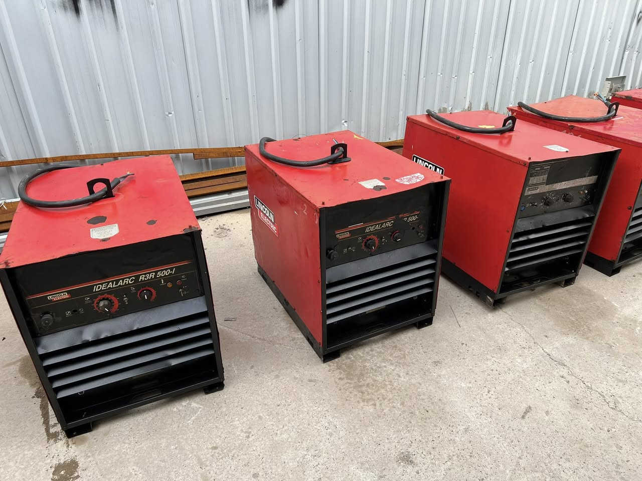 ماكنه لحام لنكولن أمريكي 500امبير تلحم جميع المعادن متوفر كميه  للحام الثقيل 
***********
