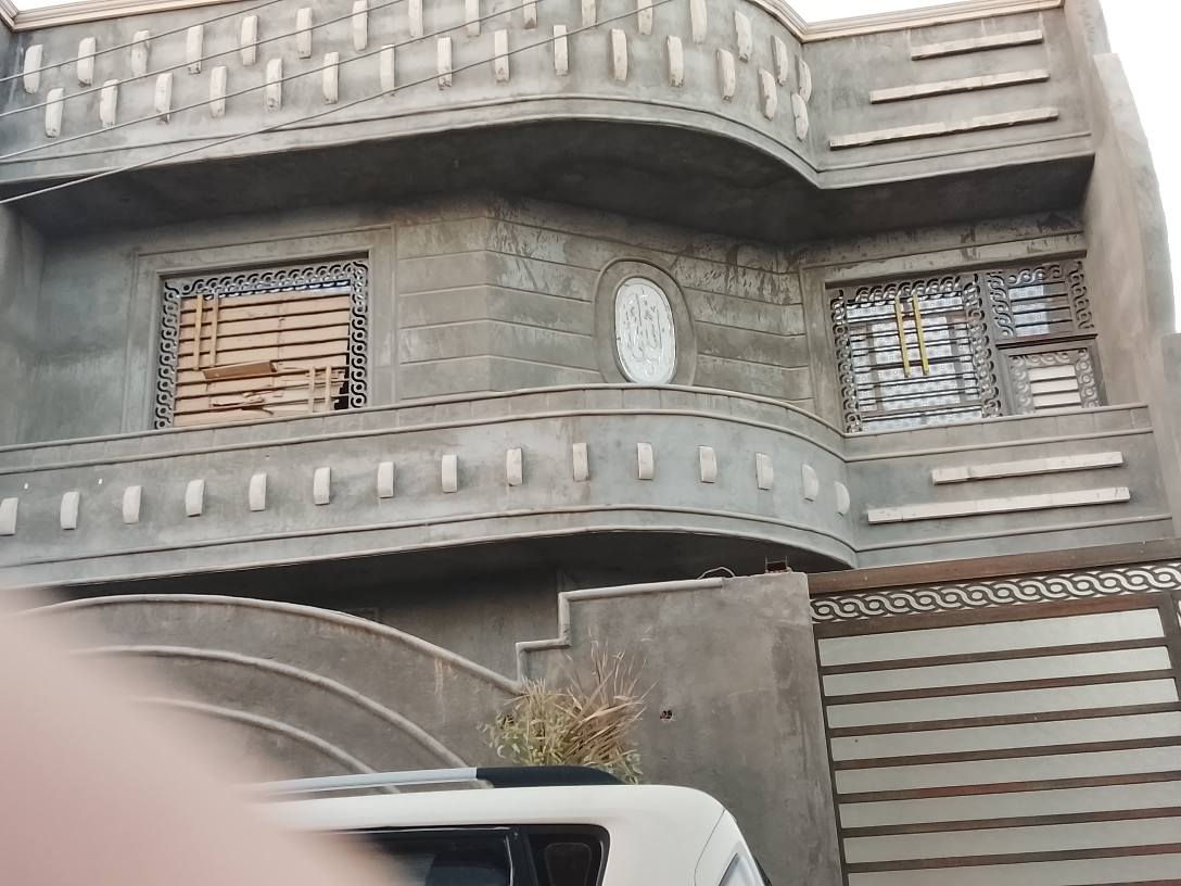 بيت للبيع في عويسان خريبط بيت خريطه حديثه بيه 6 غرف نوم صالات ثنين 3 صحيات 
حديقه كراج سياره ديوان نضام سويت 
بيت طابو زراعي سند 25
الإتصال *********** البصرة, العراق
